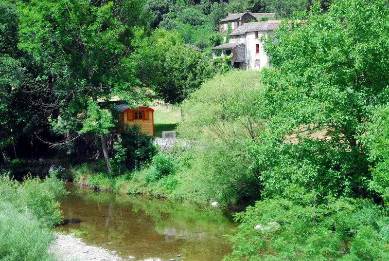 Une roulote de la ferme de lancizolle dans les Cévennes.